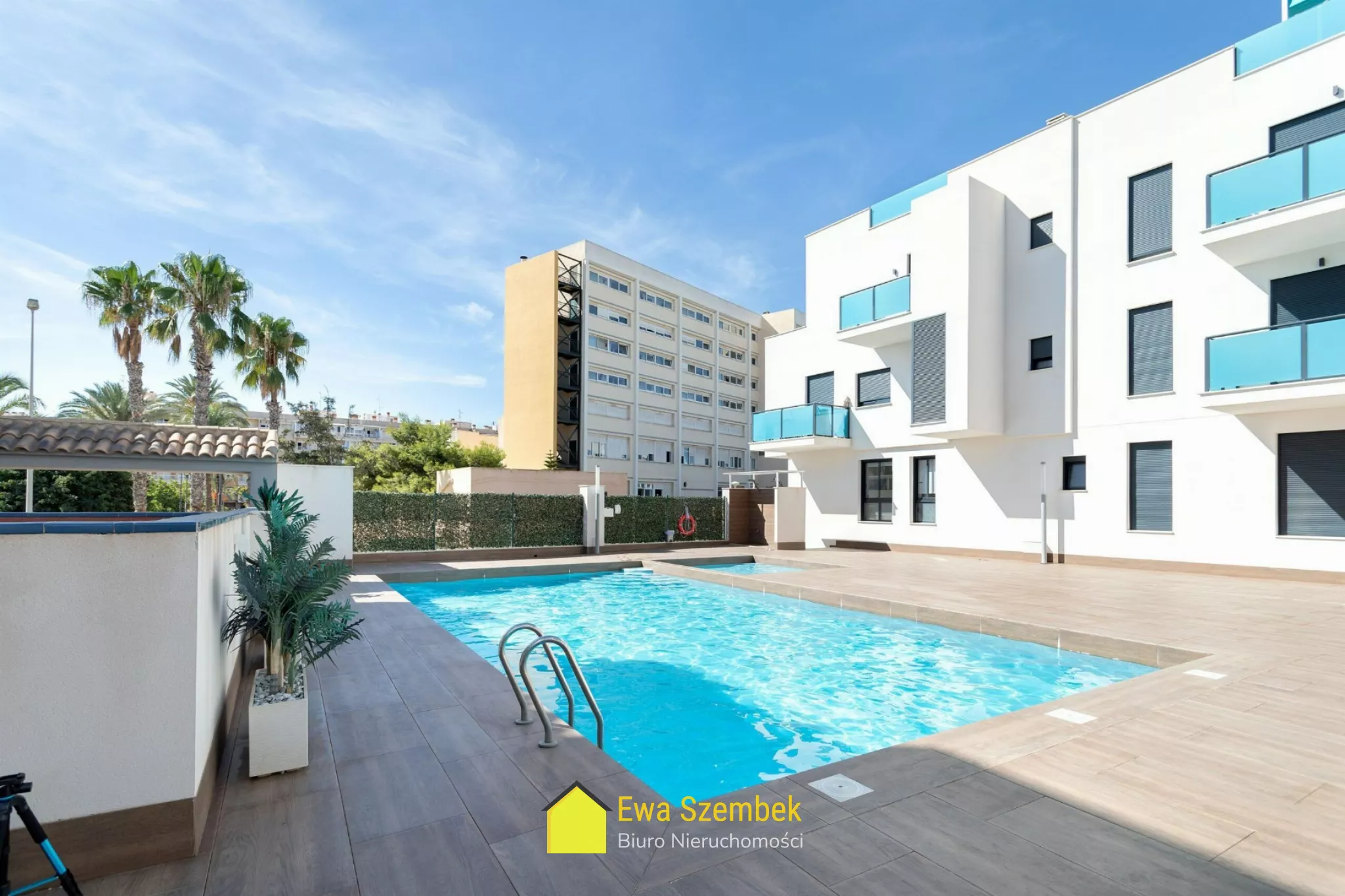 NOWOCZESNY APARTAMENT Z BASENEM W CENTRUM TORREVIEJA - Mieszkanie na sprzedaż