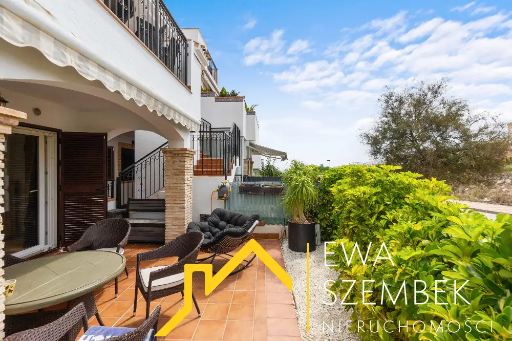 APARTAMENT Z BASENEM, 200M OD PLAŻY W LA MATA - Mieszkanie na sprzedaż