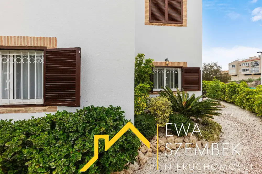 APARTAMENT Z BASENEM, 200M OD PLAŻY W LA MATA - Mieszkanie na sprzedaż