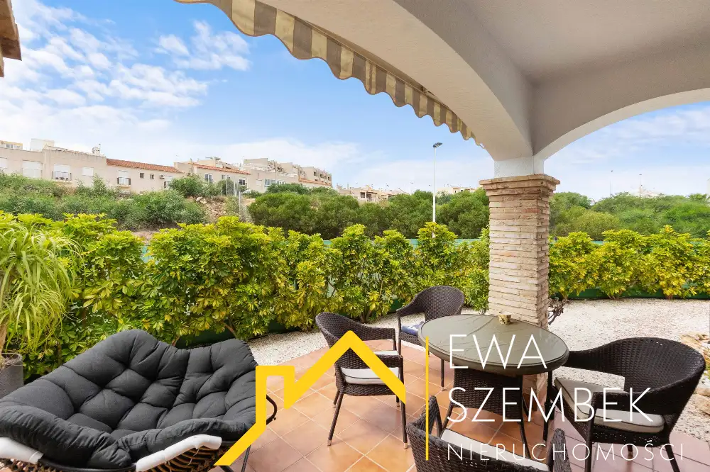 APARTAMENT Z BASENEM, 200M OD PLAŻY W LA MATA - Mieszkanie na sprzedaż