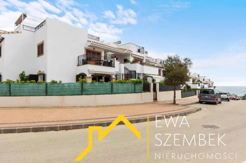 APARTAMENT Z BASENEM, 200M OD PLAŻY W LA MATA - Mieszkanie na sprzedaż