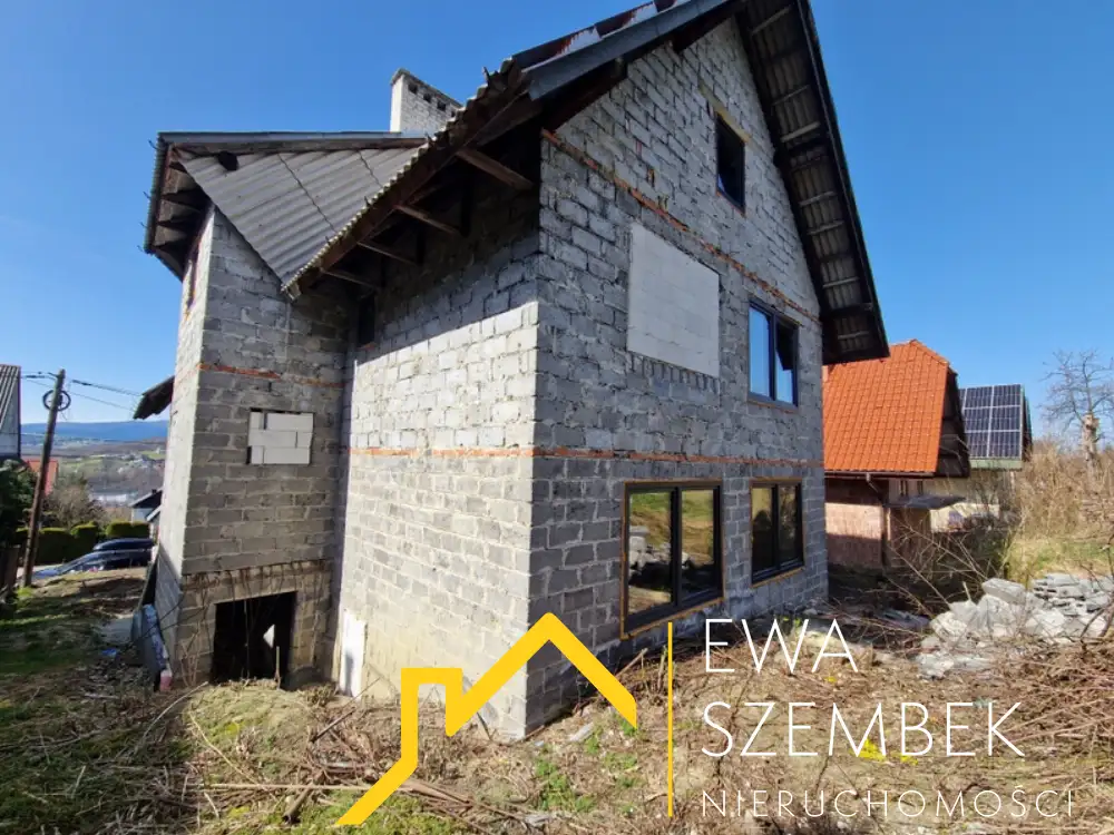 Dom o powierzchni użytkowej 166 m2 posadowiony na działce o powierzchni 4,5ar - Dom w górach na sprzedaż