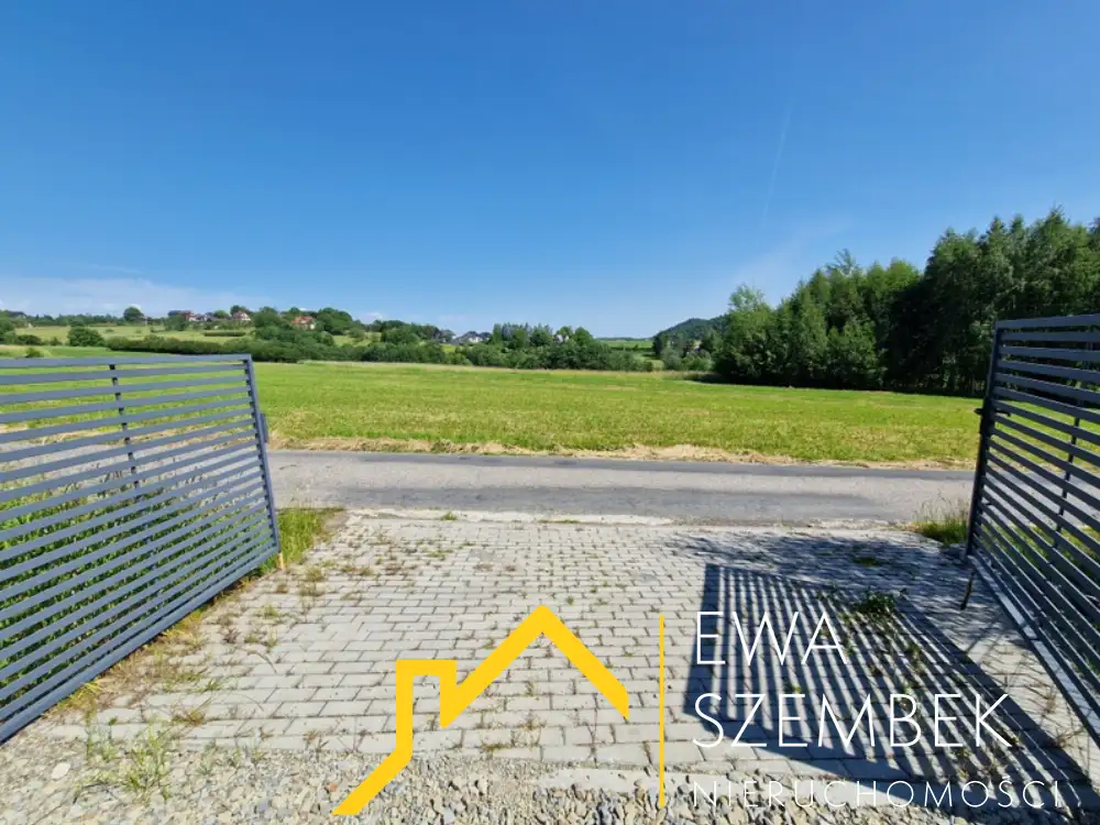 Drewniany dom o powierzchni całkowitej 66,70m2, użytkowej 50,40m2, działka 2000m2 - Dom w górach na sprzedaż