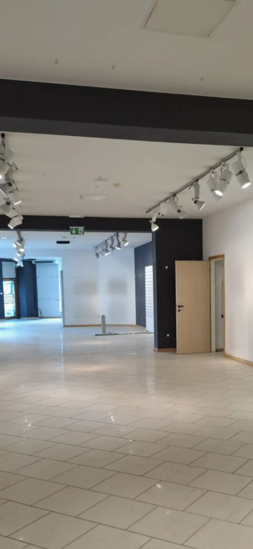 Lokal handlowy na sprzedaż w świetnej lokalizacji. - Lokal handlowy na sprzedaż Kraków
