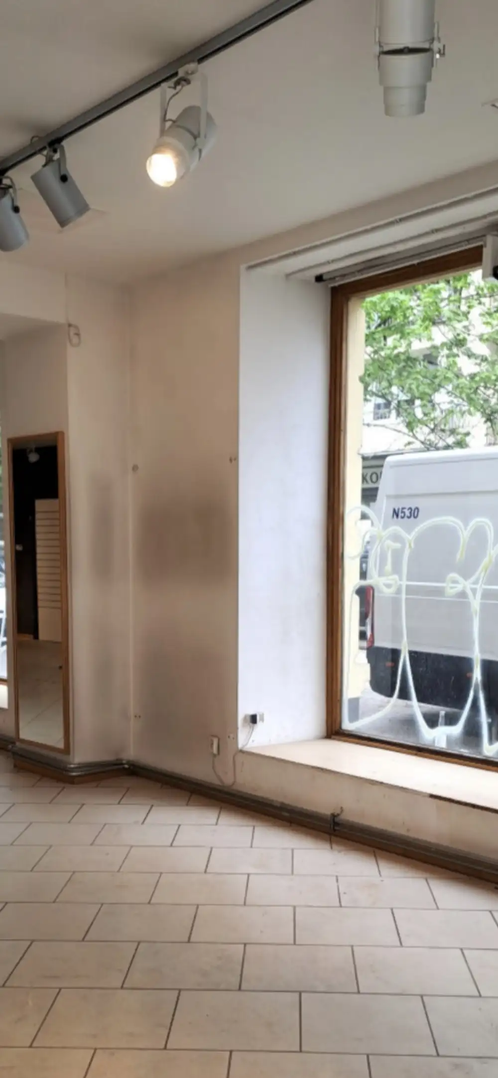 Lokal handlowy na sprzedaż w świetnej lokalizacji. - Lokal handlowy na sprzedaż Kraków