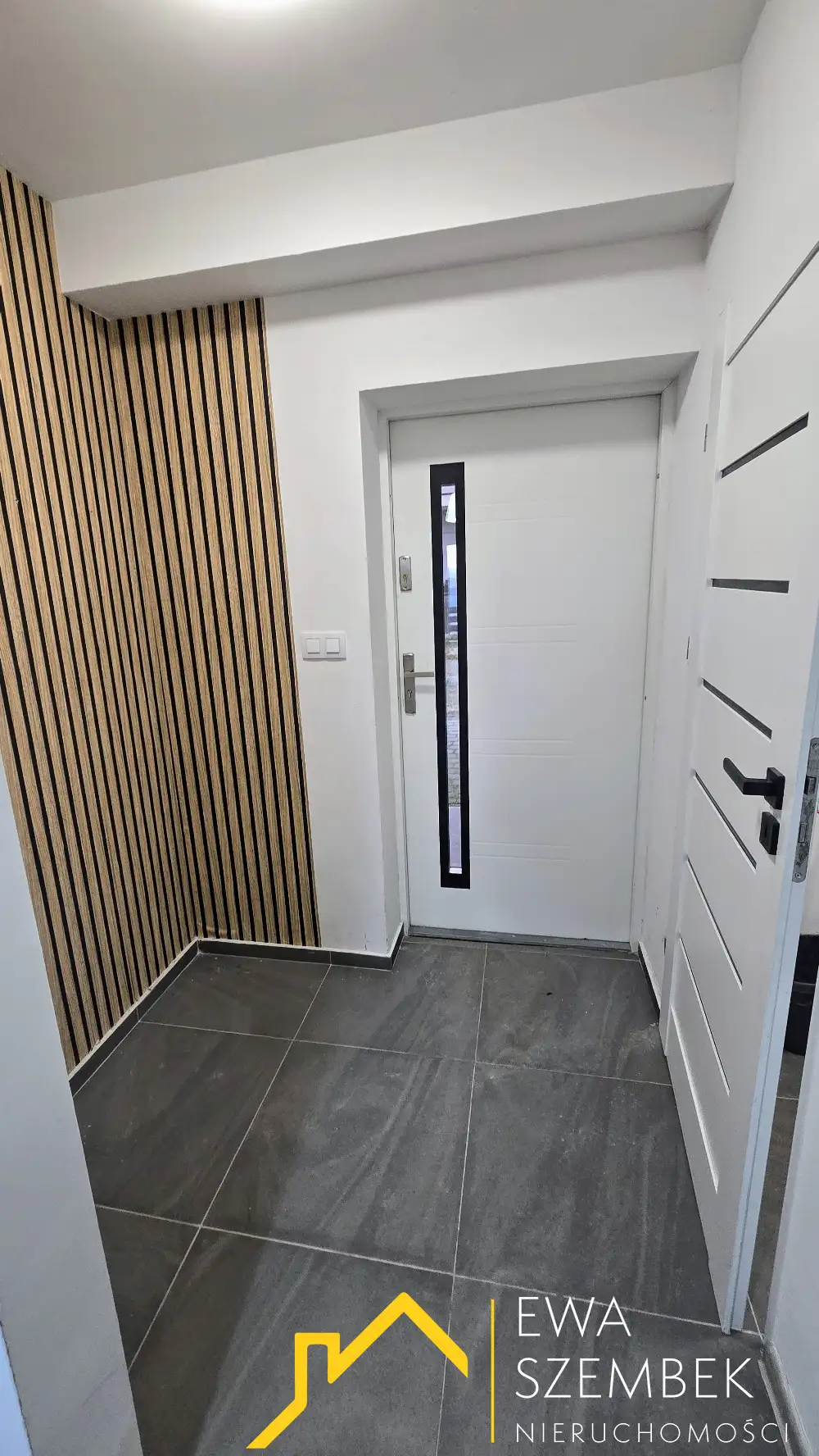 Dom w zabudowie szeregowej z ogródkiem i tarasem - Dom w górach na sprzedaż