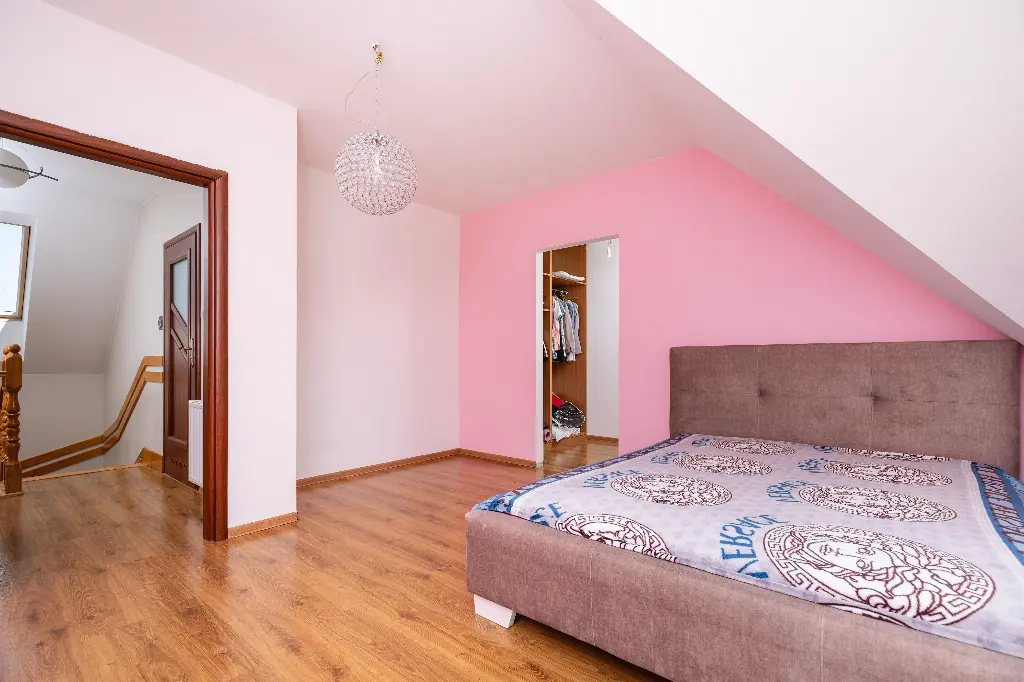 Przestronny dom z basenem i widokiem na góry - Dom w górach na sprzedaż