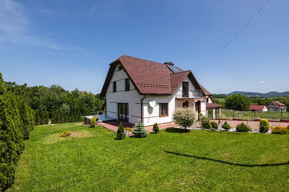 Przestronny dom w z basenem i widokiem na góry - Dom w górach na sprzedaż