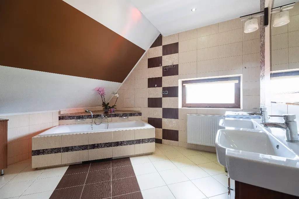 Przestronny dom z basenem i widokiem na góry - Dom w górach na sprzedaż