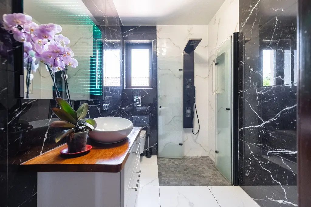 Przestronny dom z basenem i widokiem na góry - Dom w górach na sprzedaż