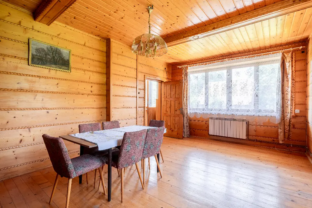 Przestronny dom z dużą działką 42 ary – cisza, natura, wygoda - Dom w górach na sprzedaż