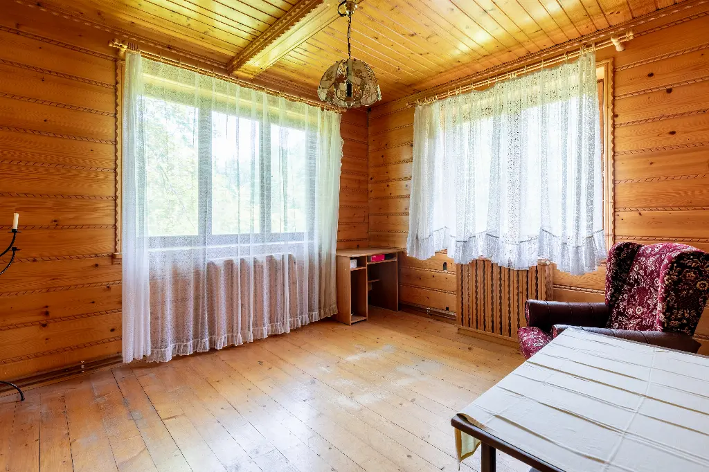 Przestronny dom z dużą działką 42 ary – cisza, natura, wygoda - Dom w górach na sprzedaż