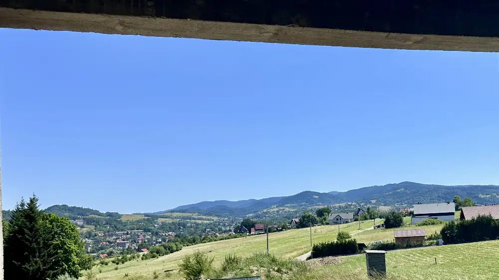 Dom z panoramicznym widokiem na wzgórzu – wyjątkowa lokalizacja - Dom w górach na sprzedaż