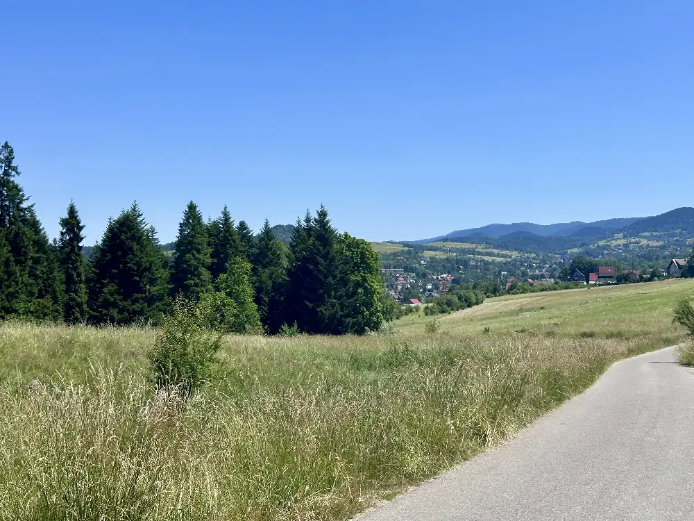 Dom z panoramicznym widokiem na wzgórzu – wyjątkowa lokalizacja - Dom w górach na sprzedaż