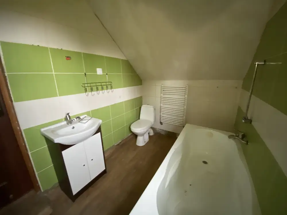 Dom z potencjałem na 20-arowej działce w okolicy Dobczyc - Dom w górach na sprzedaż Kraków