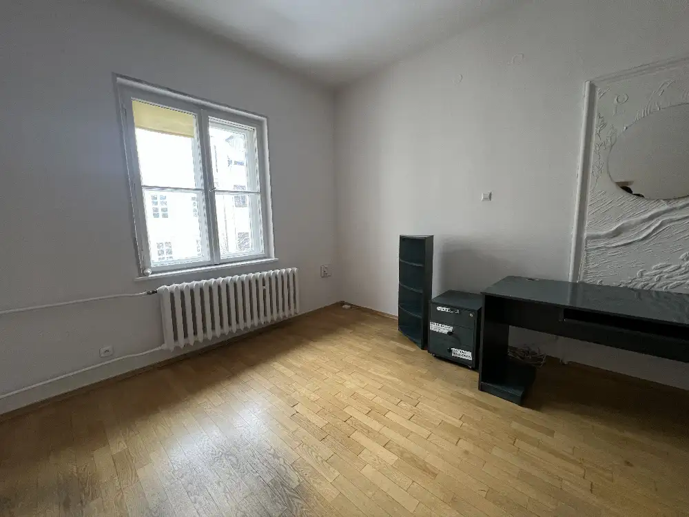 Lokal usługowy 22,5m2 Rynek Główny 2 piętro