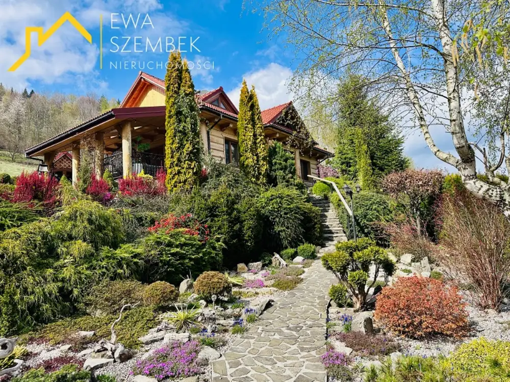 Dom pod lasem w sercu Beskidu – cisza widok