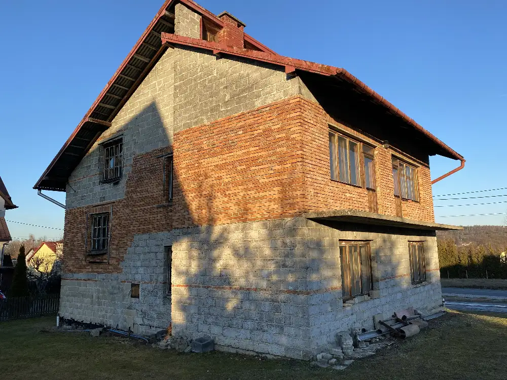 Nowy Wiśnicz – Dom 200 m² w stanie surowym zamkniętym | 7 arów | Duży potencjał