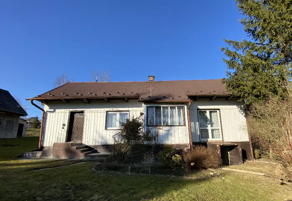 Dom w spokojnej okolicy – 3 pokoje, działka 30 arów