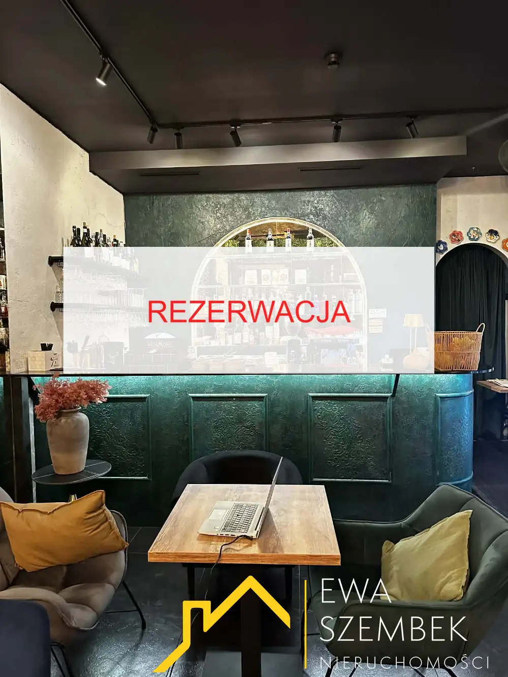 Stare Miasto/ ok. Wawel/ lokal gastronomiczny/ front/  duża witryna