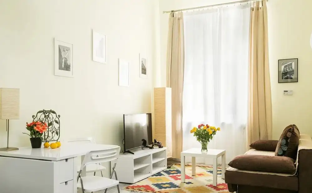 Stare Miasto 30m2, 2 pokoje, parter, zadbana kamienica