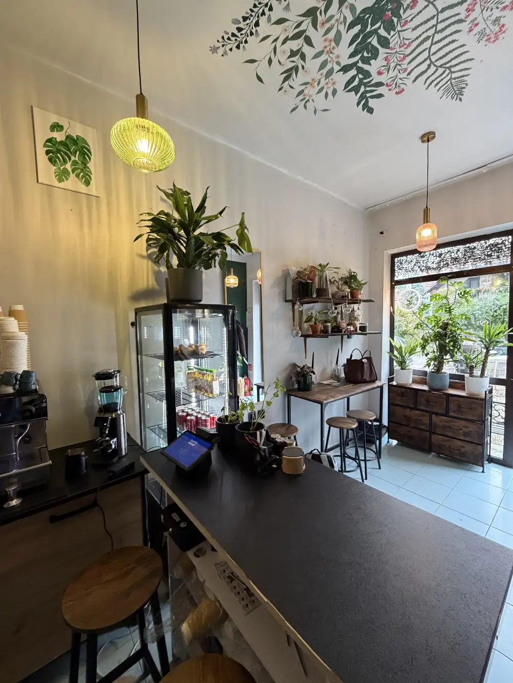 Lokal gastronomiczny, kawiarnia, 18m2, ul. Widok, wyposażony