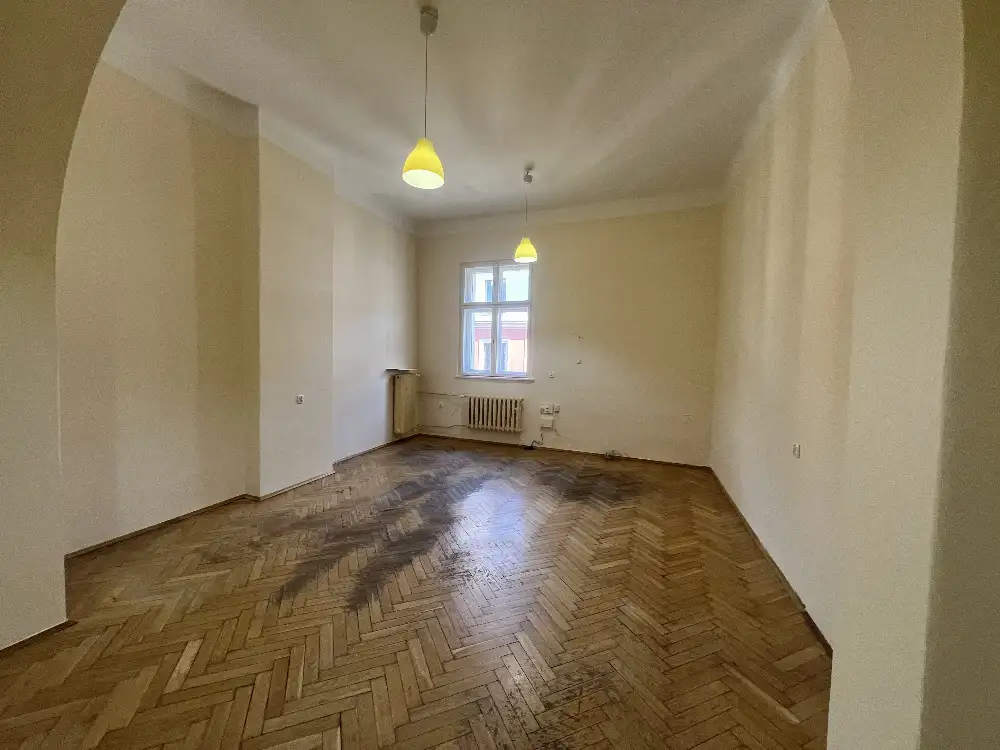 Lokal usługowy 34m2 | Rynek Główny | 2 piętro | 1 pomieszczenie