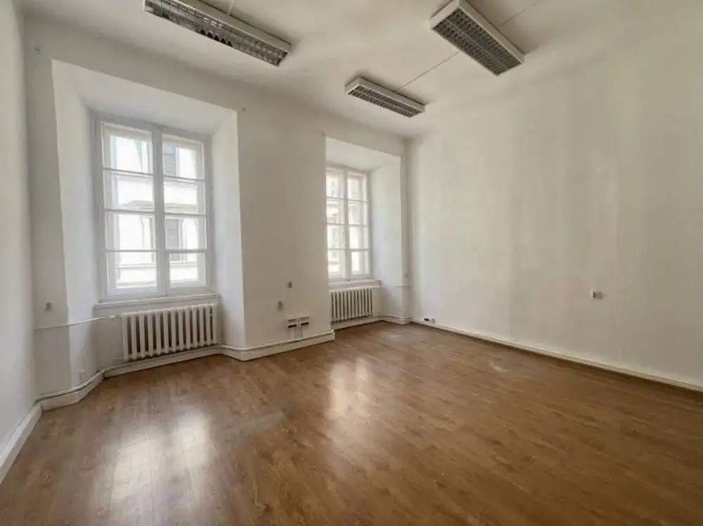 Lokal usługowy 36m2 | Rynek Główny | 1 piętro | 1 pomieszczenie