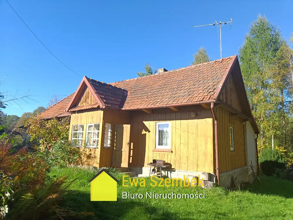 Drewniany dom, powierzchnia ok 100m2, 2 pokoje - Dom w górach na sprzedaż